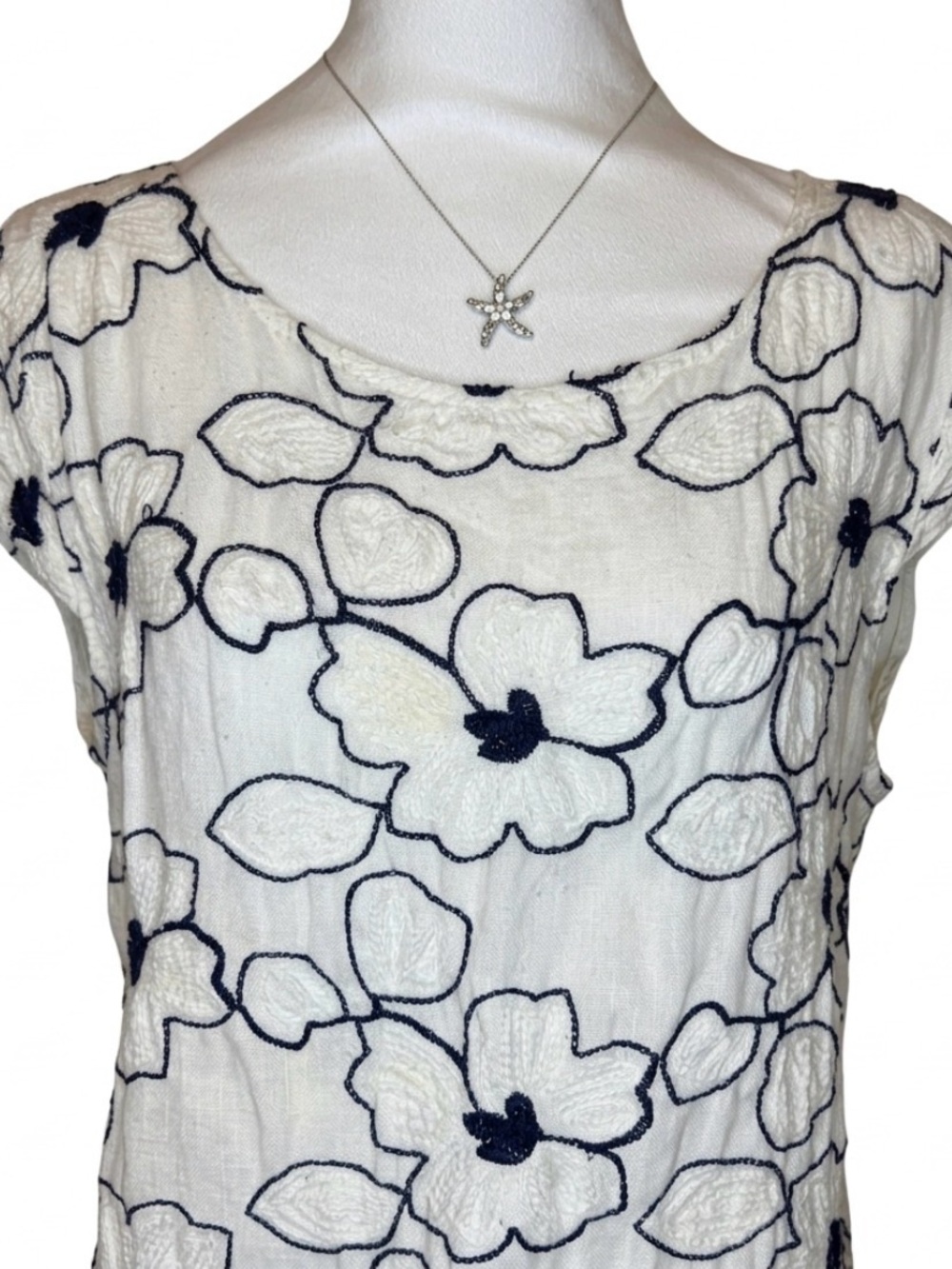 White Linen FloralEmbroidered Short Sleeve Top Made in Italy